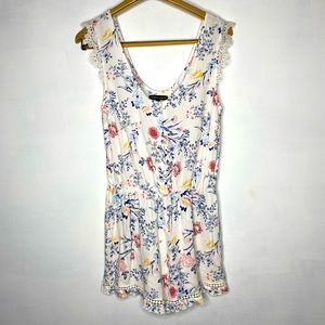Kendall & Kylie sleeveless white floral romper medium